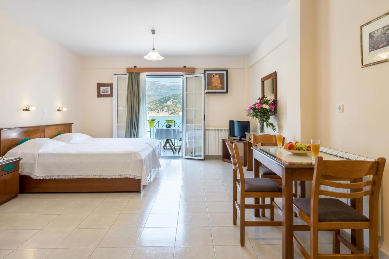 Rouchotas Apartments Argostoli  Eksteriør bilde
